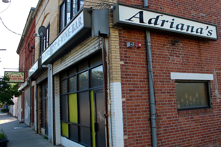 adrianas_-_1_720_480_88_sha-100